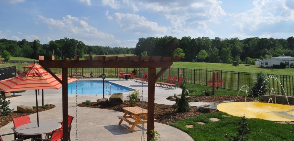 pool-with-splash-pad.jpg